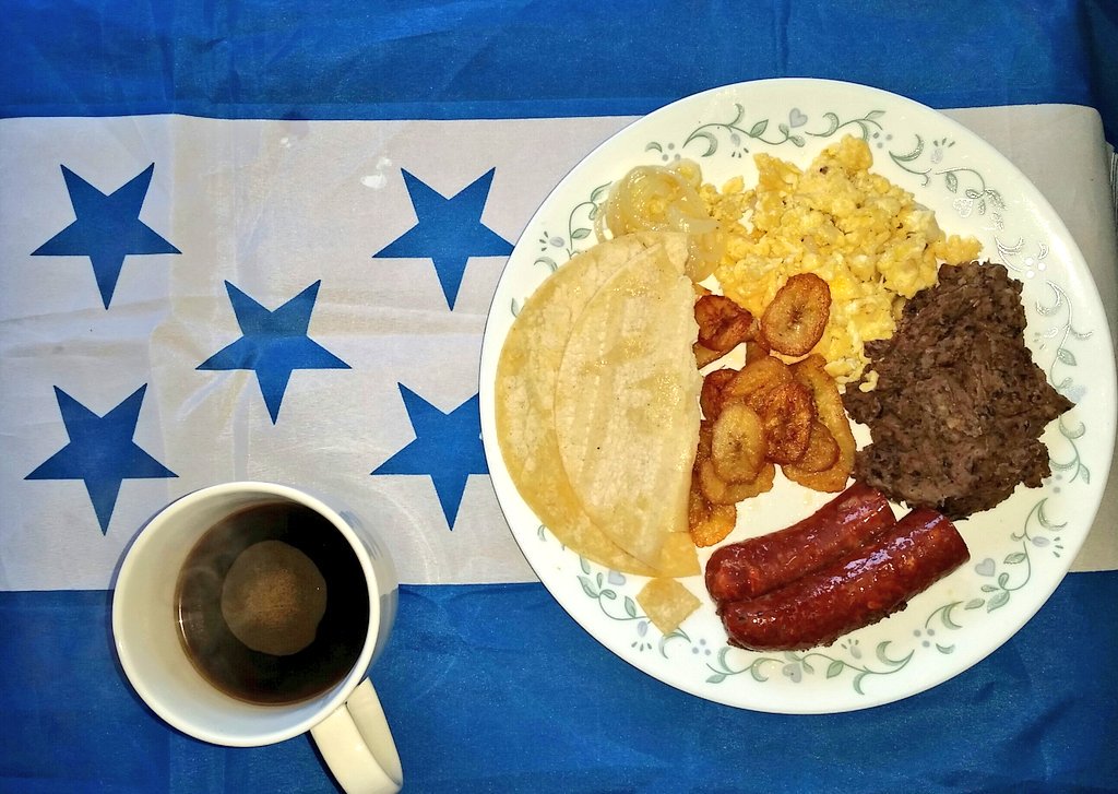 foxarelli85's tweet photo. Pre-game meal. Honduran breakfast! 🇭🇳 #HONvAUS #conlaH https://t.co/x2roU7Vhnw
