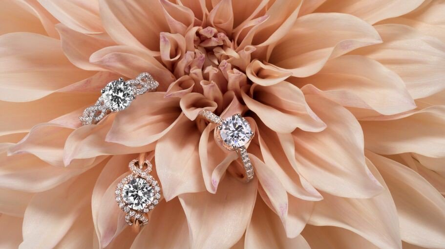 M_Lhuillier's tweet photo. Sparkle & Shine @BlueNileDiamond #mlfj #bluenilesparkle #moniquelhuillier https://t.co/UGm8OY1XLV
