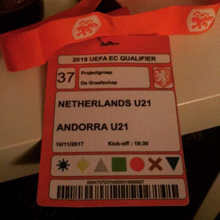 dannyaaldering's tweet photo. Vanavond weer de scheidsrechter en zijn assistenten onder handen genomen! Nu bij de wedstrijd Nederland U21 - Andorra U21. Leuk klusje voor de @KNVB en @OnsOranje #sportverzorging #sportmassage #referee #massage #nedand #Oranje #vijverberg #doetinchem https://t.co/gvM47EB69x