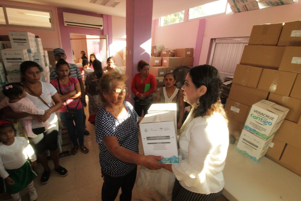 dif_pr2014's tweet photo. ENTREGA ASQ MÁS BENEFICIOS LA NIÑEZ POZARRICENSE #PozaRica @TodosSomosPR @DIFEstatalVer  @DIF_NMX https://t.co/y9c7JEY8Sy https://t.co/XY7dOe4s2S