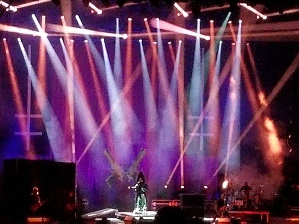 lorelaixxx's tweet photo. @marilynmanson at #knotfest2017 https://t.co/vftzbjB2xU