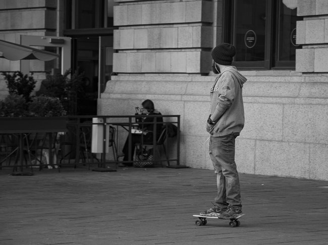 roamingwrangler's tweet photo. Checking Out Babes From His Ride. #Denver #StreetPhotography #Skateboarding https://t.co/oxqNHzurbm