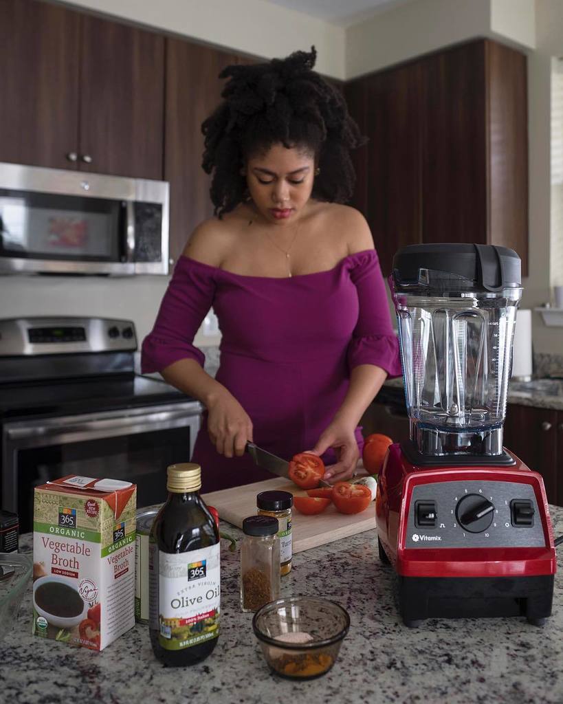 RT @HiThatsChelsea #ad // By now y’all should know I LOVE my <a href="/vitamix/">Vitamix</a>! My 5200 traveled with me to 4 different apartments spr.ly/6012DBGwI