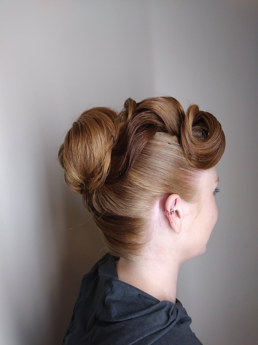 LisaMoonYe1's tweet photo. #paulmitchell #updo #lisamoonyehair #jpms https://t.co/1k3Z1bVfTy