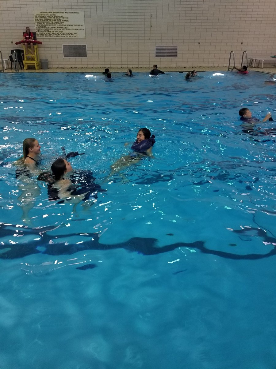 tltenpas's tweet photo. Fitness foundations class working on their survival skills.  #WeAreNorth https://t.co/vlkQh2UtuO