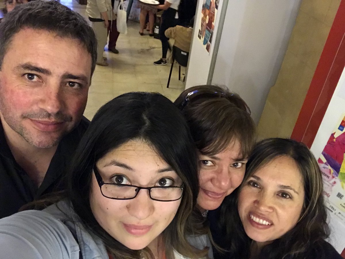 barbaritalaram's tweet photo. Cerrando la @FeriaSoftware  con @rod_salas_f y las más bknes del @InformaticaUSM 😜 https://t.co/DuH2ghZ3Hw