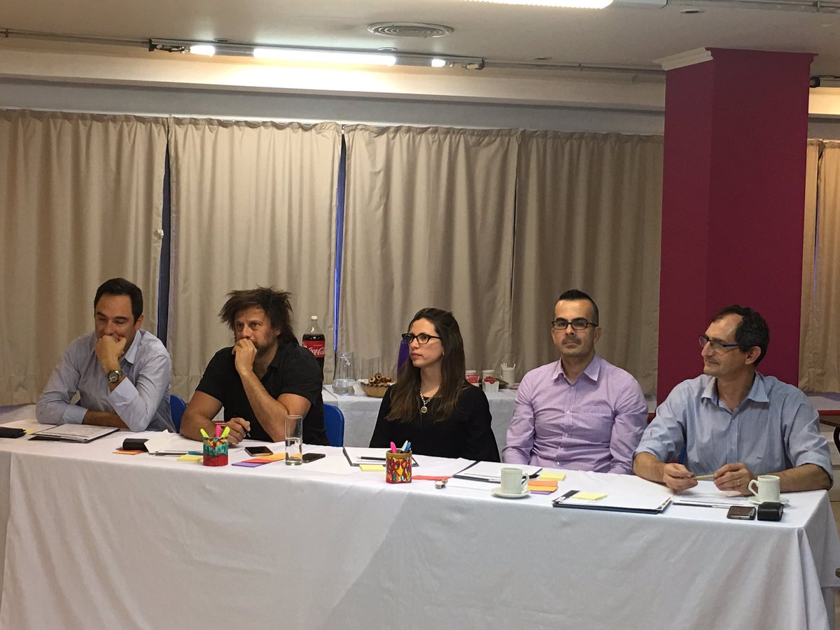 magdalenaaliaga's tweet photo. En @cupeduar #HackatonCUP la mesa del jurado @lucianonicora @scusmai @jomarponce, Fernando Frías y Paola Ferreyra https://t.co/lZnY2G3Hp8