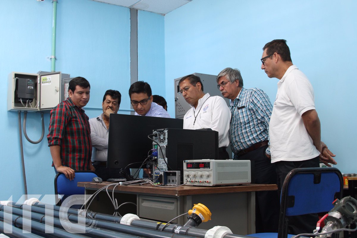 tecnmtuxtlagtz's tweet photo. Visita del Lic. Manuel de Jesús Narcía Coutiño director general del @COCyTECH quien sostuvo una reunión de trabajo en el instituto para conocer los proyectos de investigación de la #MCIM y el #DCI #OrgulloITTG #TecTuxtla #TecNM #SomosTecTuxtla #SomosTecNM #Innovación #Tecnología https://t.co/dUc8pyNJdk