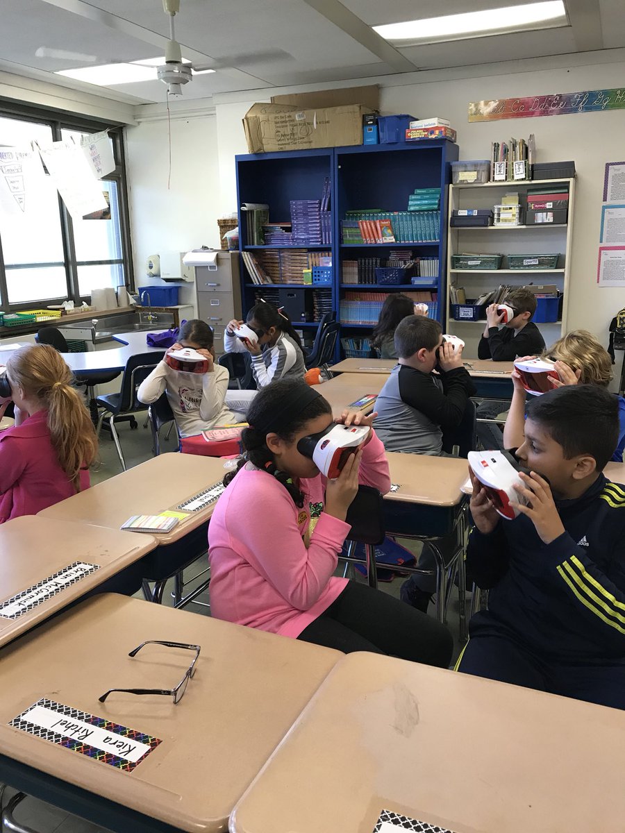 renee_spanos's tweet photo. Studying the hydrosphere with Google Expeditions! Amazing! #techgirlkris #21stcenturylearners https://t.co/HXy0LcWHIX