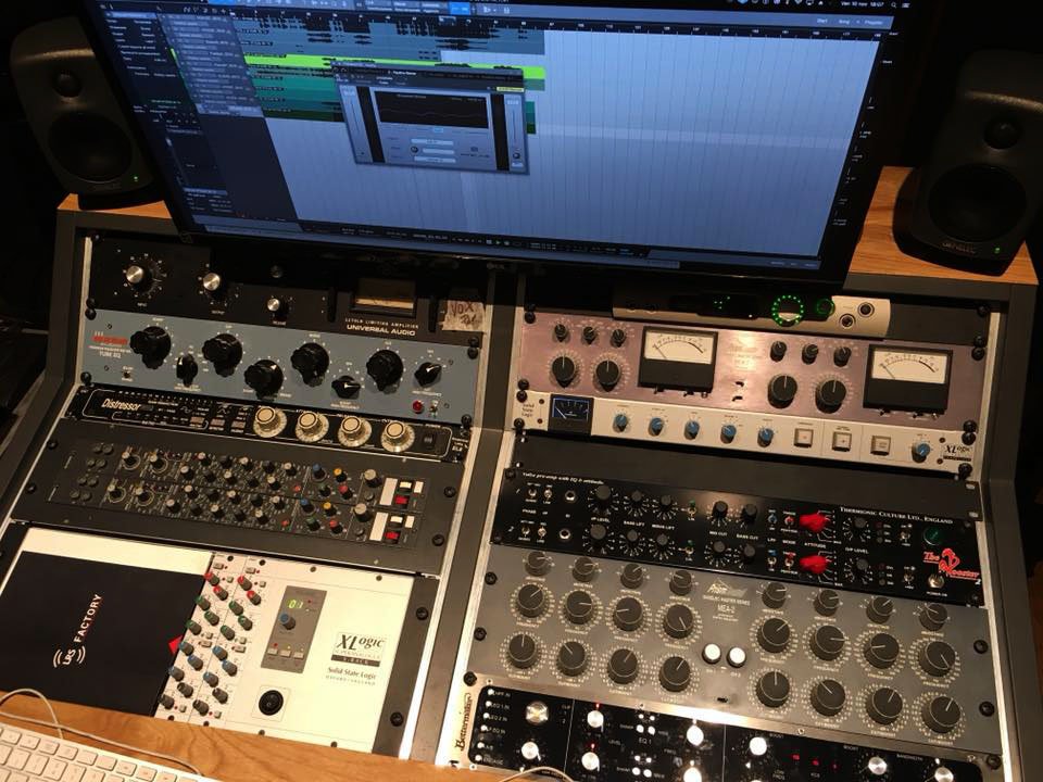 ageofaudio's tweet photo. #Innagurazione #LRS #Factory #Recording & #Mastering Solutions Pic. @AndreaPozzi11
#MidiWare @solidstatelogic @moogmusicinc @UAudio @Clavia @Roland_US #AgeofAudio @prismsound #TR909 @sE_Electronics @EmpiricalLabs https://t.co/3S0lWMhzrz