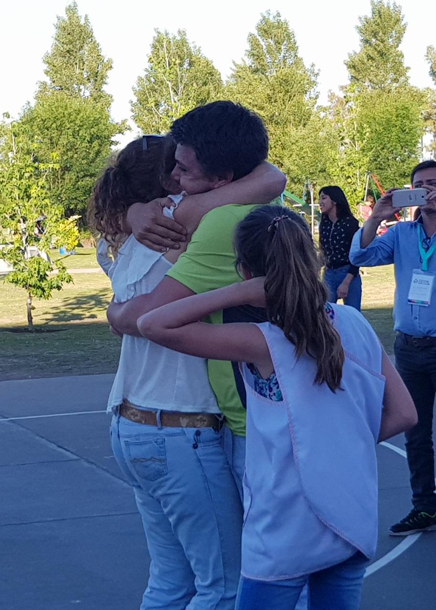 CarolitaR's tweet photo. La premiación de #FeriaBA2017 
Un premio al esfuerzo de docentes y alumnos.
Arte, ciencia, tecnología y educación https://t.co/ax11aMEHCv
