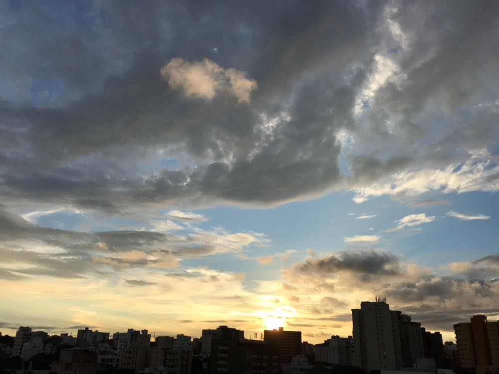 1800555iLLA's tweet photo. Que te digan "Eres como el atardecer en Barranquilla." deberia ser de los mejores piropos. https://t.co/mRw1xAXBDG