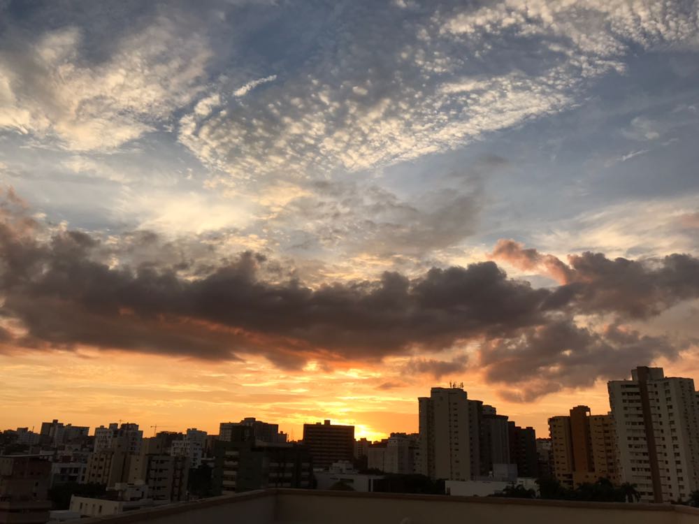 1800555iLLA's tweet photo. Que te digan "Eres como el atardecer en Barranquilla." deberia ser de los mejores piropos. https://t.co/mRw1xAXBDG