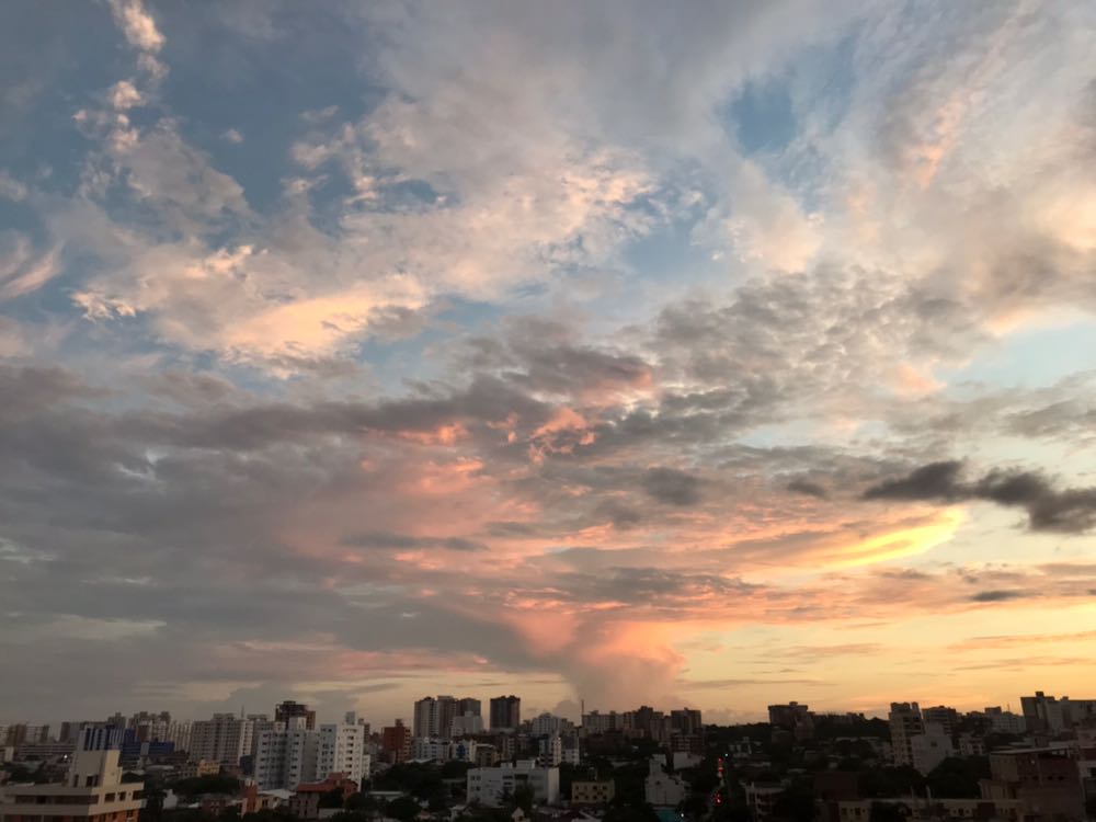 1800555iLLA's tweet photo. Que te digan "Eres como el atardecer en Barranquilla." deberia ser de los mejores piropos. https://t.co/mRw1xAXBDG