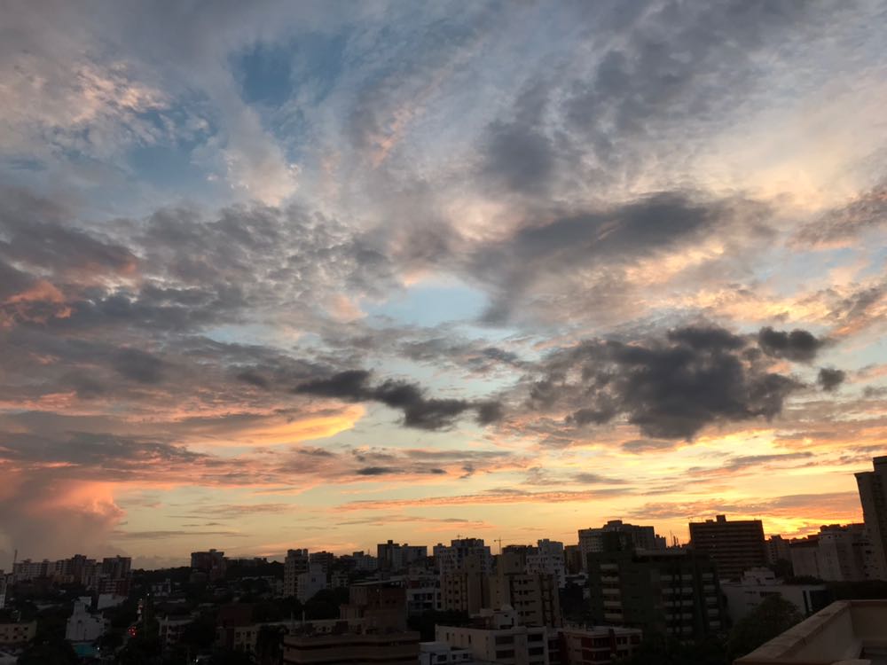 1800555iLLA's tweet photo. Que te digan "Eres como el atardecer en Barranquilla." deberia ser de los mejores piropos. https://t.co/mRw1xAXBDG