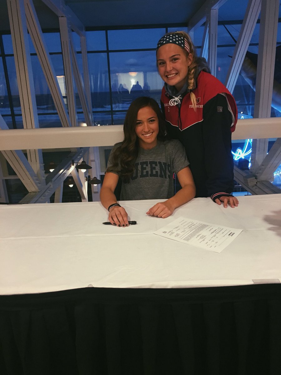 jjmarsteller's tweet photo. congrats on signing today!!! Queens is so lucky to have you!! Love you💙💛💙💛 https://t.co/y9SFeH6KJk