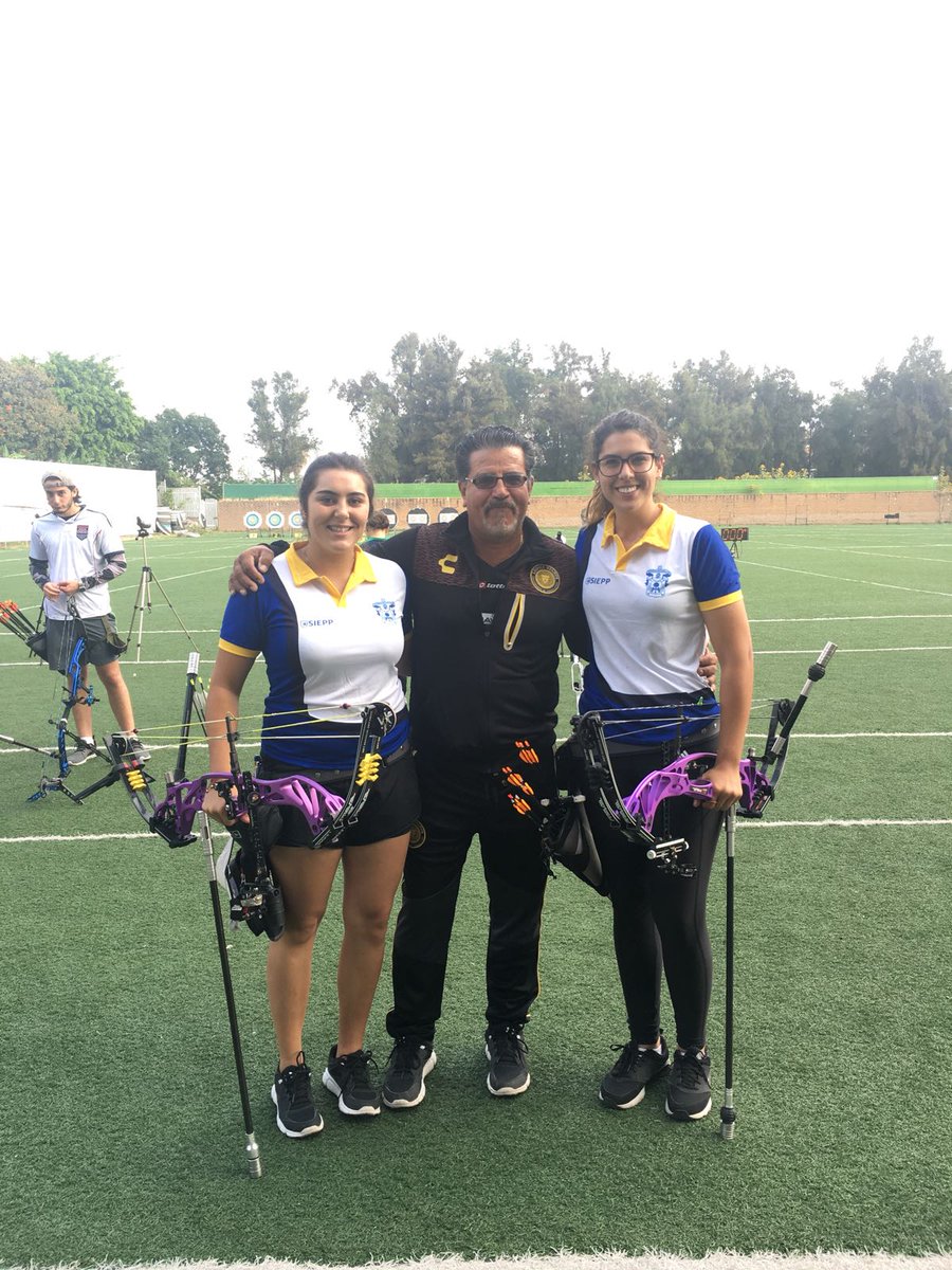 DeportesCUCEA's tweet photo. 1er y 2do lugar @CUCEA_OFICIAL tiro con arco #intercentros2017 @albecesan @AlbCastellanos https://t.co/H2kr7779Xt