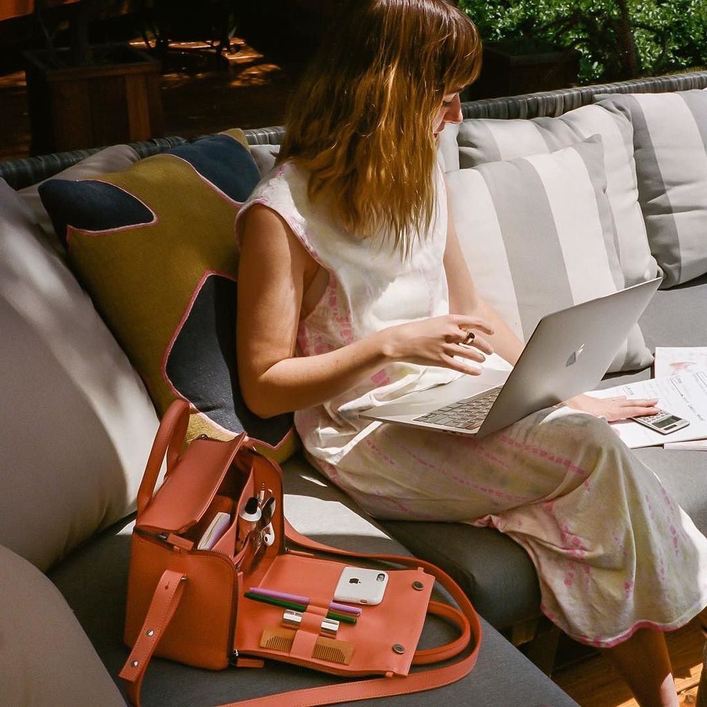 Thisisground's tweet photo. Bank Bag: A handbag you can work out of #tigbankbag #tigselfmade https://t.co/ugNirSUc32 https://t.co/0FLbEisf2u
