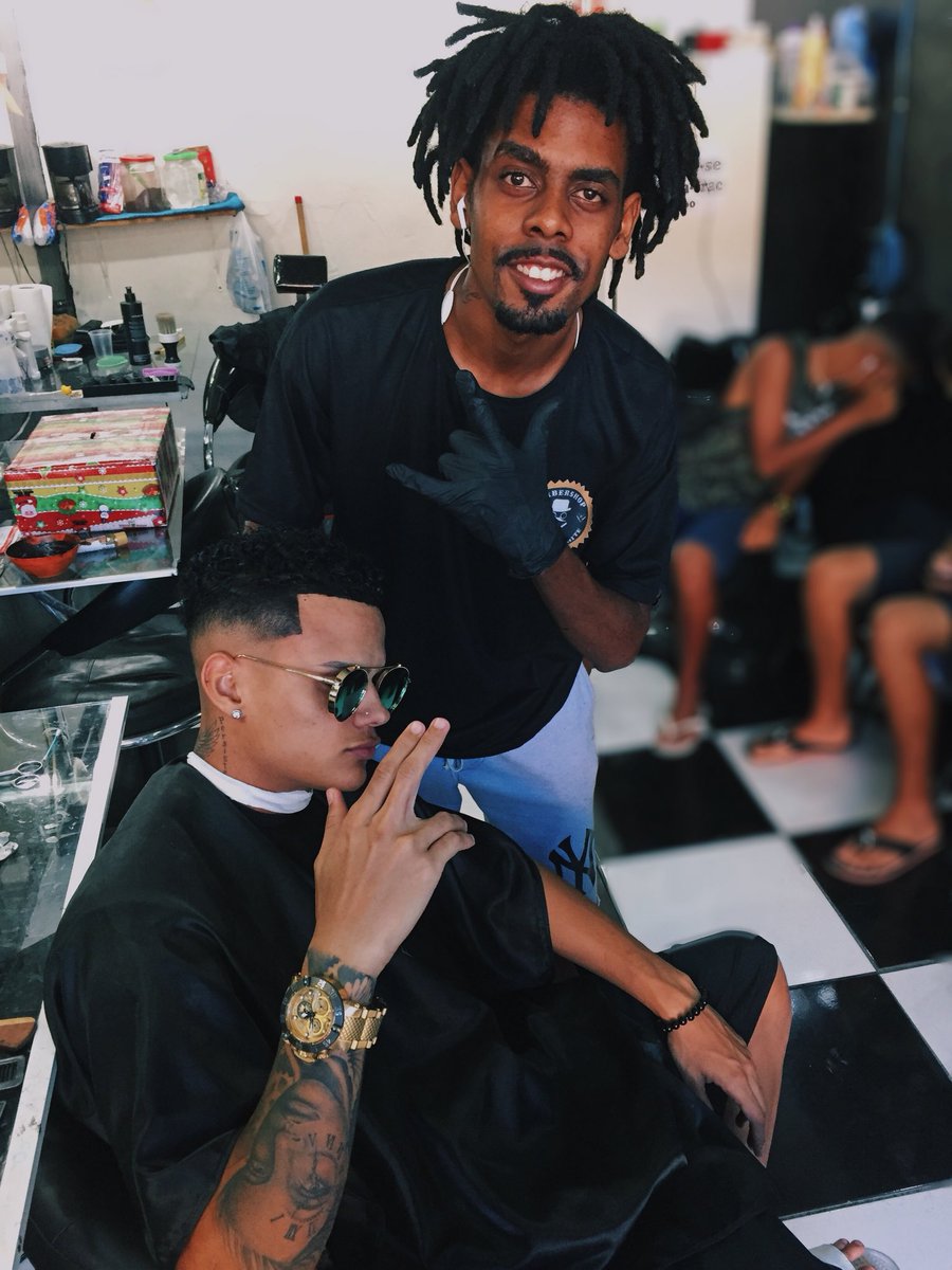 Theus's tweet photo. Hoje foi dia de da um trato na barber shop do meu mano federado .... https://t.co/tGKknGcnxk