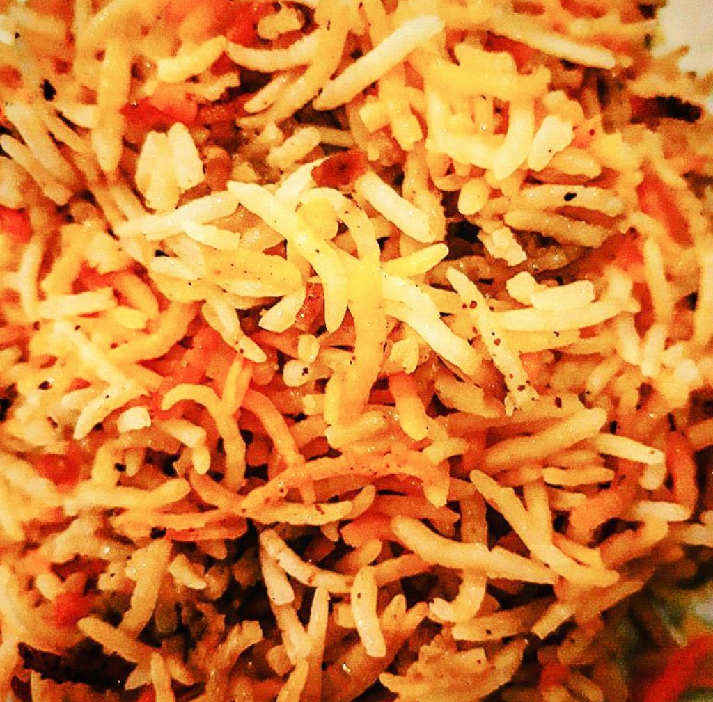 TriunfoVivvAmor's tweet photo. Great North Indian cuisine in Ipoh #indianfood #briyani #spices #Spicy #chicken #masala #tandoori #basmathi #cheese #palak #creamcheese #cheesepalak #Curry #curry #Dinner #ladysfinger #brinjal #food #FoodieFriday #family #Indian #naan #puri https://t.co/gHHbADLkQl