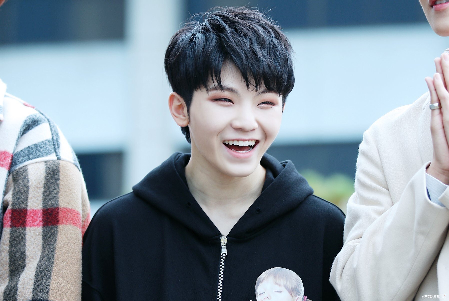 마호 No Twitter ほんっとにマスターさんの撮る写真素敵すぎる うじくんかっこいい Seventeen Seventeen Woozi セブチ ウジ ジフン うじくん 세븐틴 우지 지훈 보보 마호 No Twitter ほんっとにマスターさんの撮る写真素敵すぎる うじくんかっこいい Seventeen Seventeen Woozi セブチ ウジ ジフン うじくん 세븐틴 우지 지훈 보보