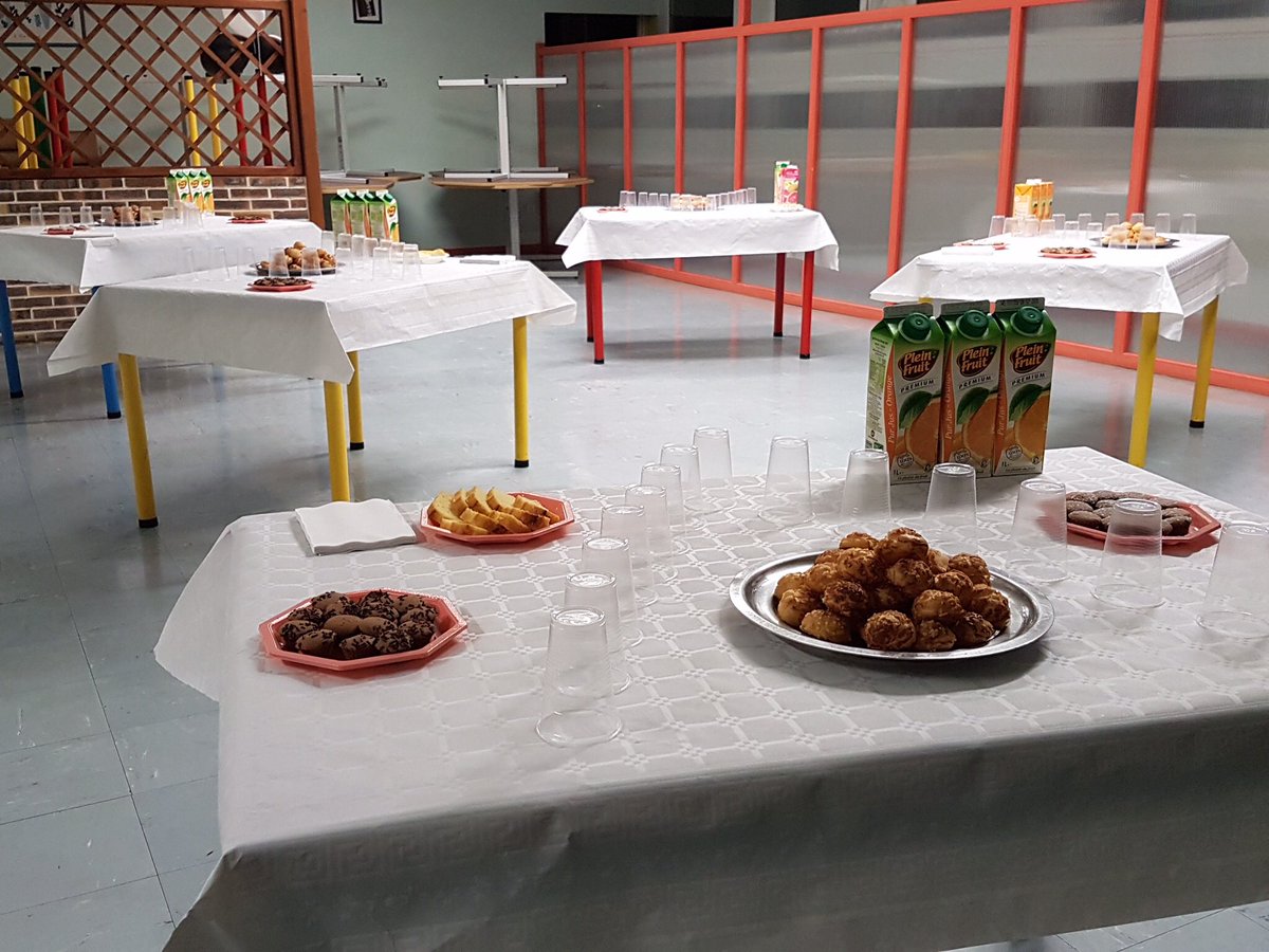 CVimoutiers's tweet photo. Cérémonie républicaine et festive pour la remise du DNB&amp;CFG 🎓📜 
Félicitations à toute la promo 2017 👏
#DNB2017 #elevesvimoutiers #parentsvimoutiers https://t.co/AaWO6CePIR