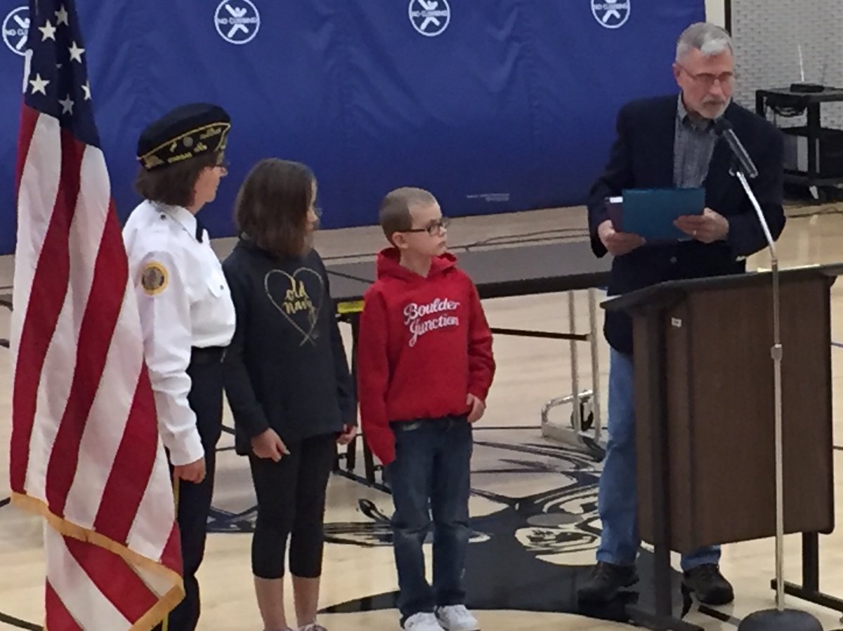 mrwallacemms's tweet photo. Two students were recognized for their roles during the unveiling of the PI Veterans Memorial. Great examples of honoring those who serve! https://t.co/stERxOXIba