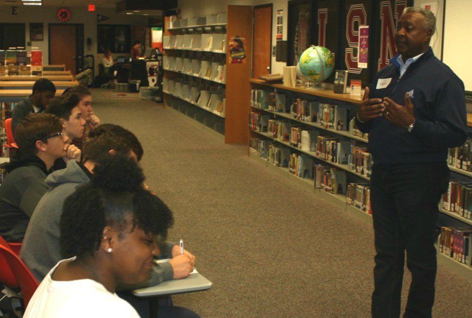 LSR7's tweet photo. Frank White talks to LSNHS students enrolled in AVID. #r7proud https://t.co/2rfWuwhrDK https://t.co/TDpibrMbnJ