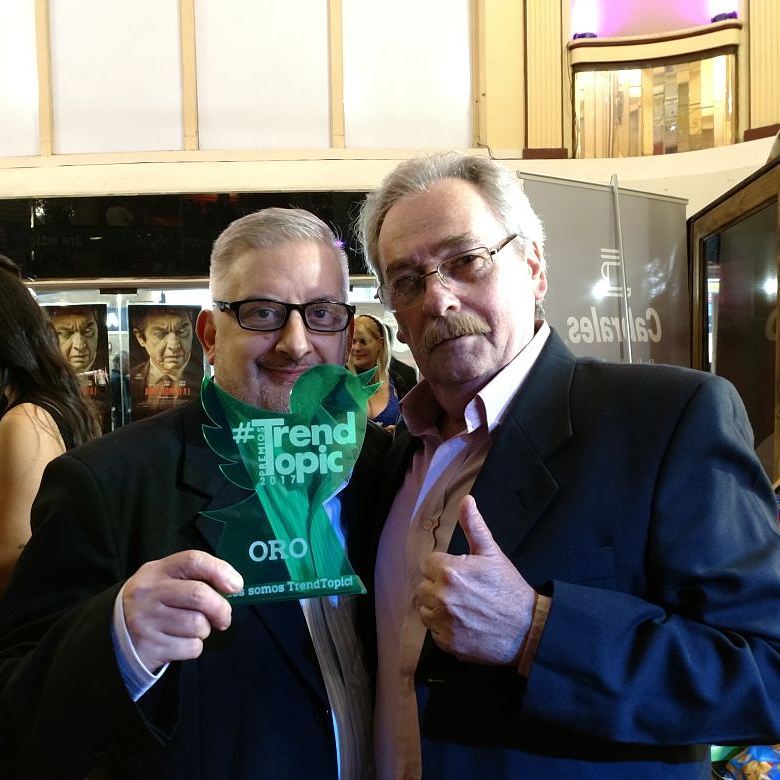 BandoneonRadio's tweet photo. Aun con la resaca, pero felices de una noche inolvidable para nuestra joven radio. Gracias #PremiosTrendTopic2017 por reconocernos como mejor #FormatoMusical por #CheBandoneónRadio #TangoDeFunyiYTatuajes. Aumentan nuestros desafíos y vamos por más!!! @TrendTopicOk #Imagenes https://t.co/x0evk1FlKp