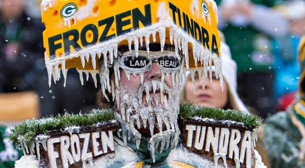 DaveCurren's tweet photo. Tonights #FridayNightFootball has me thinking like this @NickMeidanis Dress like it was the dead of winter if you're heading out tonight. #functionNOTfashion @News12NJ #NJTonight #FNF #RTB https://t.co/1HNsyu77hV