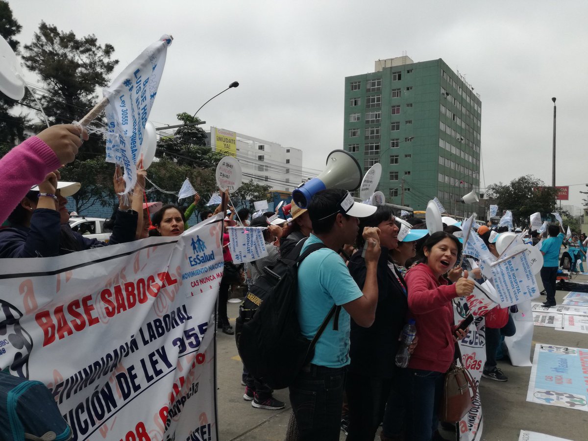 MiriamOyague's tweet photo. @augusegui @MTPE_Peru Hoy se la juega la selección, la DIGNIDAD de los Cas @EsSaludPeru no esta en juego Exigimos #Aprobacionpresupuesto2018 #Listastransparentes @Cas_a_728 https://t.co/LgqbmTUded