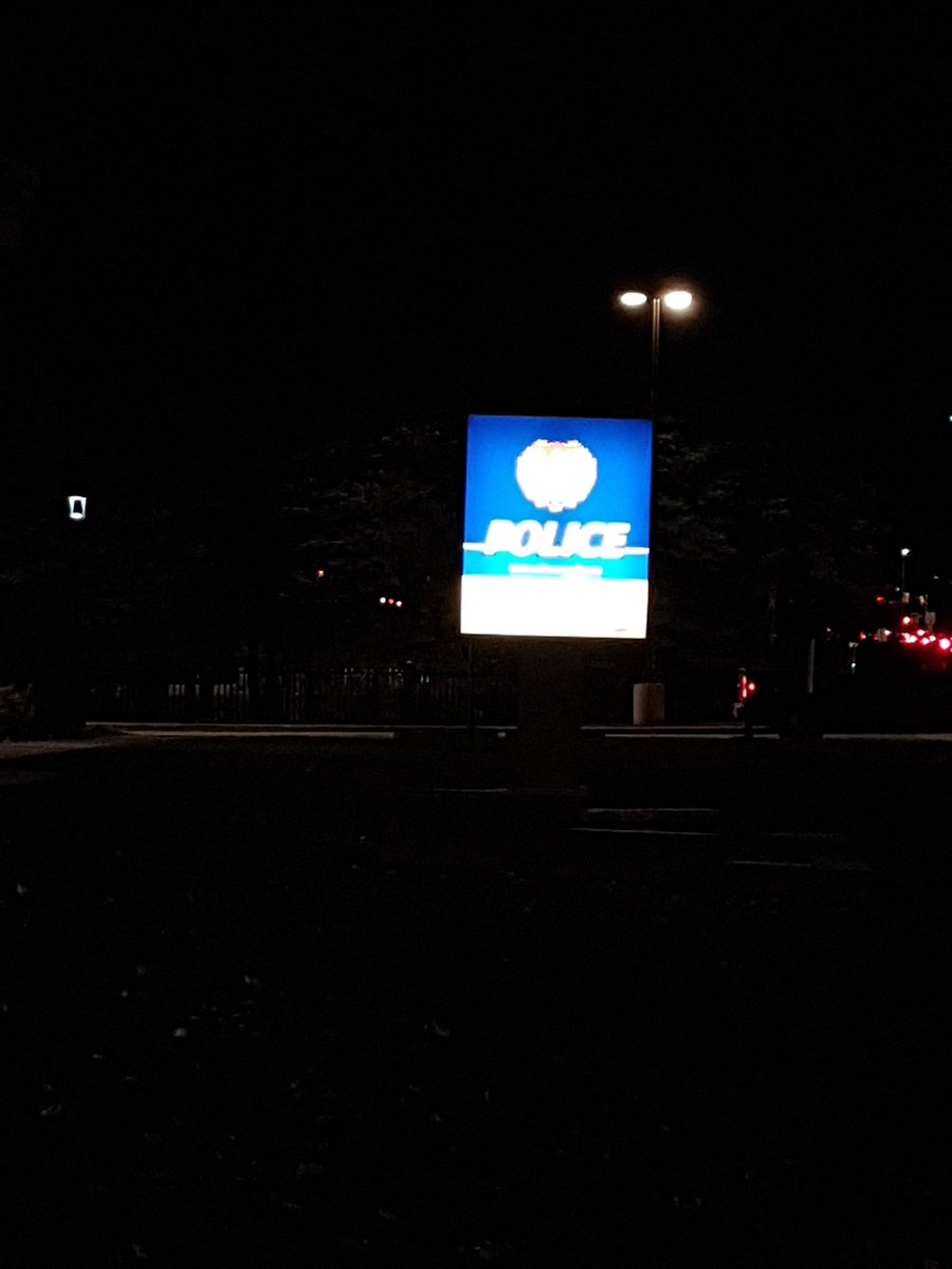 JillMSkinner's tweet photo. Gr8 to stop in to @OttawaPolice #OPSOC for a few hours and hear ways we can continue to improve Thanks @GLBTandBlue & @DutyInspector and all of #Foxtrot platoon https://t.co/WRMsRAEvlK
