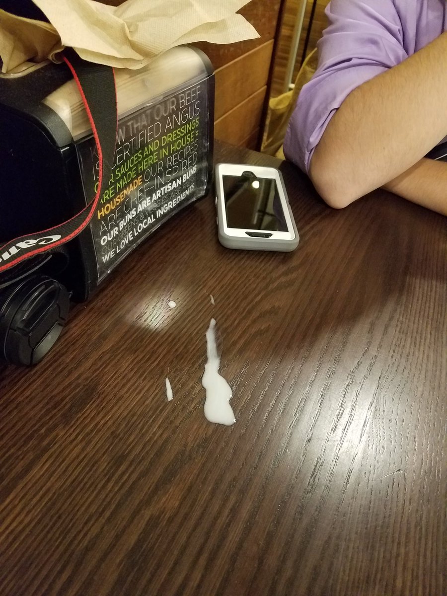 Ash_Kristofer's tweet photo. @mark_wahlberg 
Sorry, at your restraunt and got a little too excited.. https://t.co/Nlhiu5hyxI