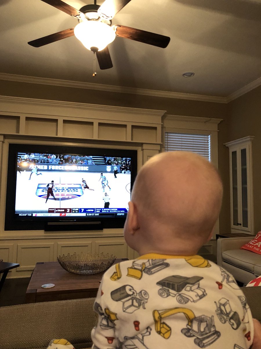 JayhawkTalk's tweet photo. Don’t tell mom. The dudes are binging on hoops tonight. #coolguystuff #BIMM https://t.co/T9fLoMWssv