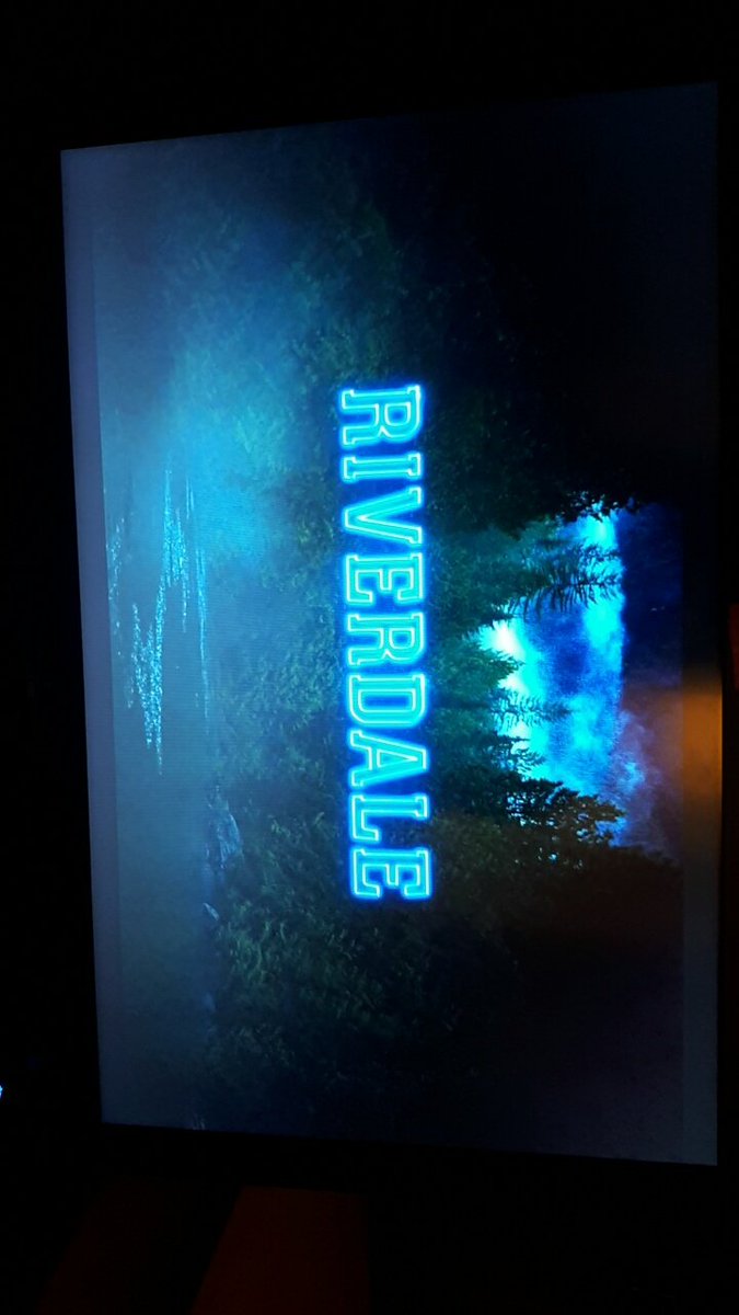 emiilytweets's tweet photo. I love this show #Riverdale #RiverdaleS2 https://t.co/ZTIhWWV30a