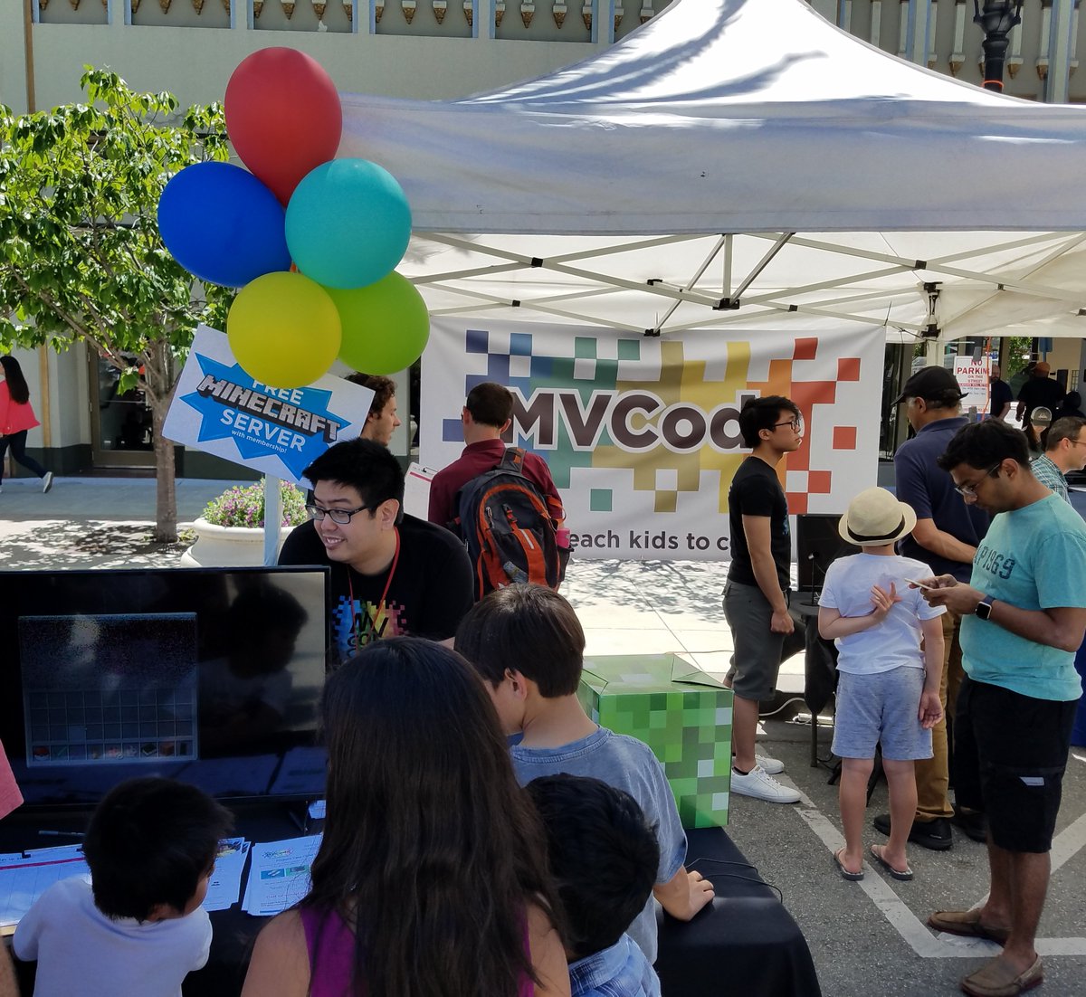 mvcode's tweet image. Visit #MVCode all over the #BayArea this wknd!  On Sat we will be at #DiscoveryDay at AT&TPark and the #BarnesandNoble #MakerFair in Corte Madera (12-4pm) and in Hillsdale (11-2pm) and on Sunday we will be back at the #BarnesandNoble #MakerFair in Corte Madera (12-4pm)