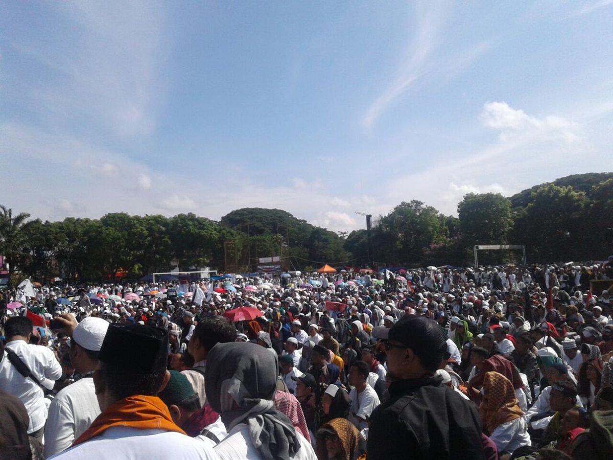 TVMuhammadiyah's tweet photo. KOKAM Mengawal Tabligh Akbar Ustadz Bachtiar Nasir di Garut. Dalam kesempatan ini UBN memakai baret Kokam. Salam ukhuwah Islamiyah !!! https://t.co/DJ0IYpDSZY