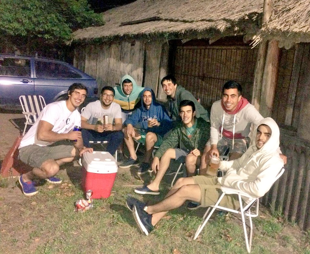 LBFC2017's tweet photo. Esta banda ya está concentrando y evaluando el sistema de juego para la definición de la serie 3. #VAMOLB #NEVERPONY #SOMOSNOS #AKKK #GOKU https://t.co/M6oswHlYaL