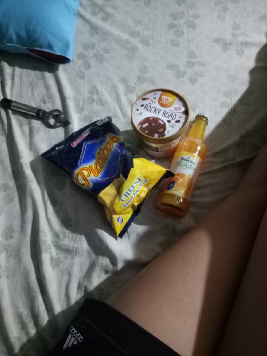 Jnnsrl's tweet photo. Me on my period 😍😍 https://t.co/CoKL2ejQiz