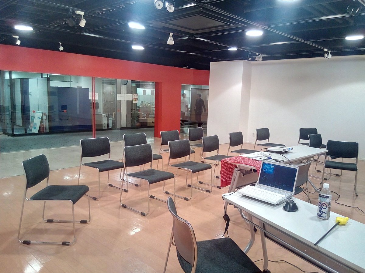 MrExcluded's tweet image. こちら側のどちらからでもお座りになれます。 #KOF2017
#ゼロ・オーディエンス