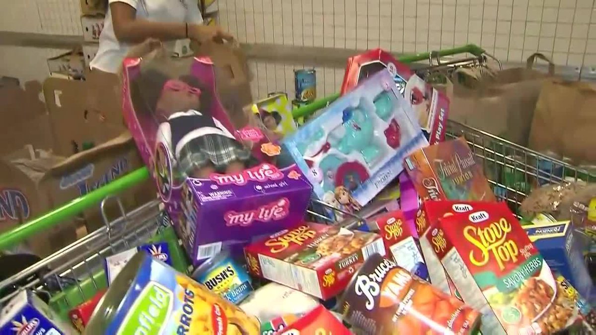 Day of Giving collects more than 13K pounds of food, $15,000 in donations bit.ly/2AxaSvX?utm_so… https://t.co/z7de9V0GB0