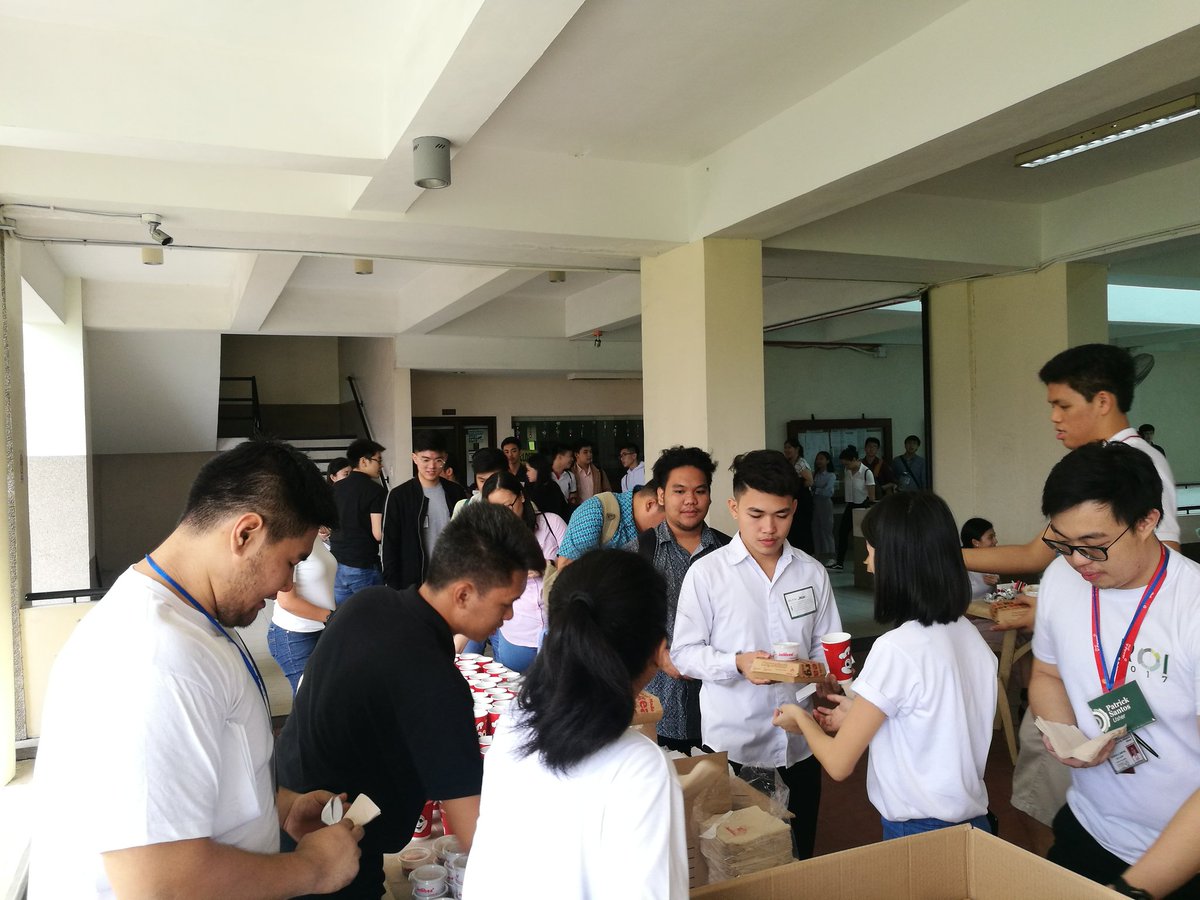 up_jfa's tweet photo. Thanks for the food @Jollibee! #GainTheEdge #ROI2017 https://t.co/fUOQTUEqRT