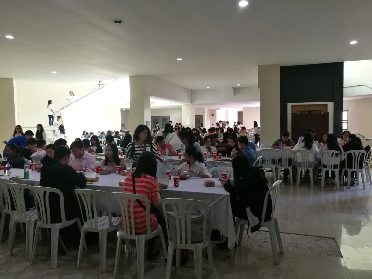 up_jfa's tweet photo. Thanks for the food @Jollibee! #GainTheEdge #ROI2017 https://t.co/fUOQTUEqRT