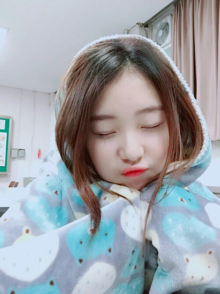 DOU8okLVAAAPzbd.jpg:large