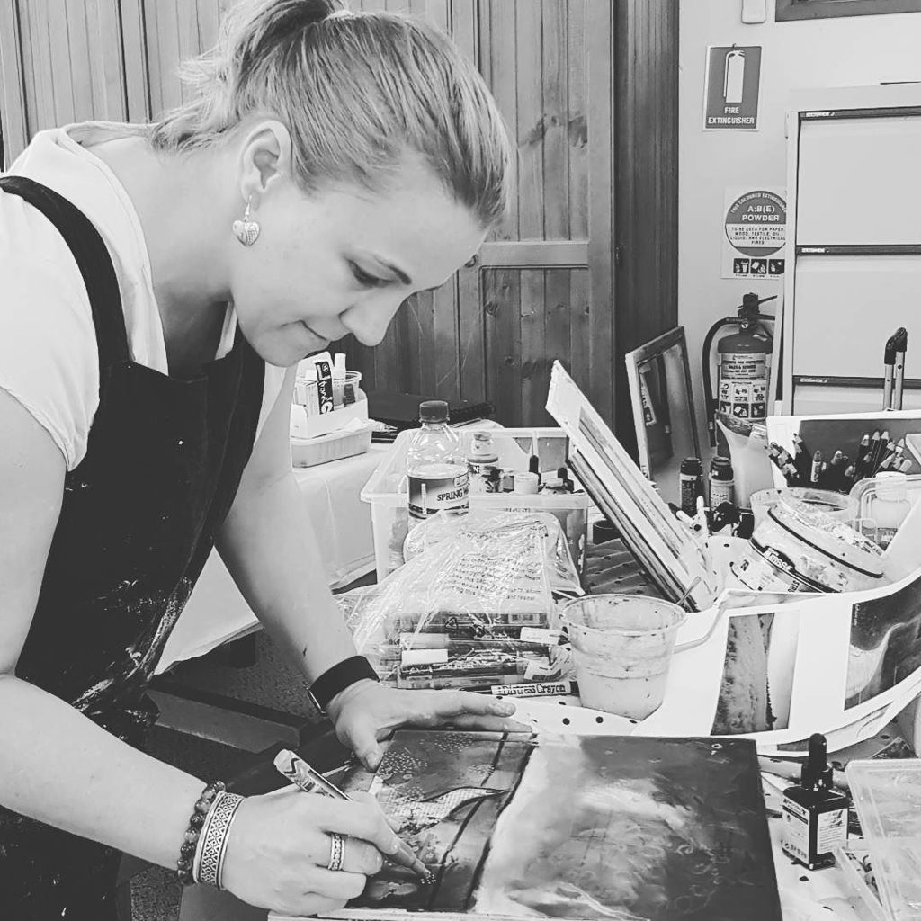 creativehardt's tweet photo. Today in mixed media art class..
.
#arttutor #creativehardt #ettalong #artclassescentralcoast https://t.co/trMbgdD9yb https://t.co/egjv9LX2Fx