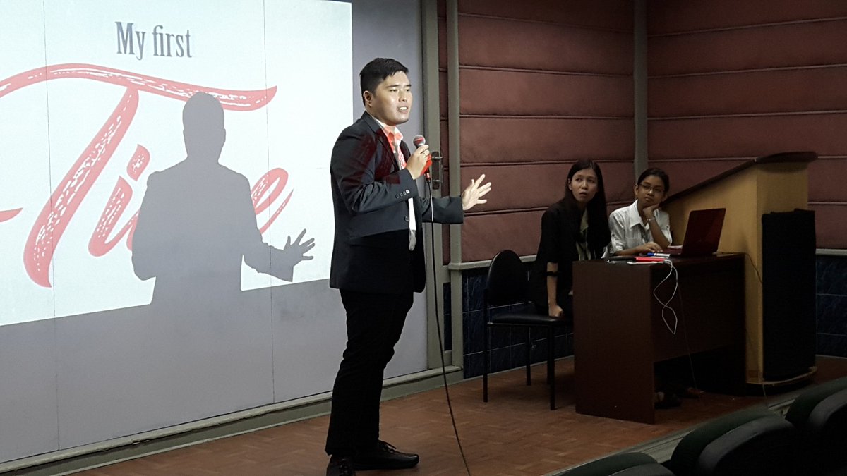 CommerceJournal's tweet photo. Step into style and join us as we go cruisin' in graphic designin' with our first guest speaker, Mr. Francis Solomon! #JumpstART2017 https://t.co/QvcKb3Gi1k