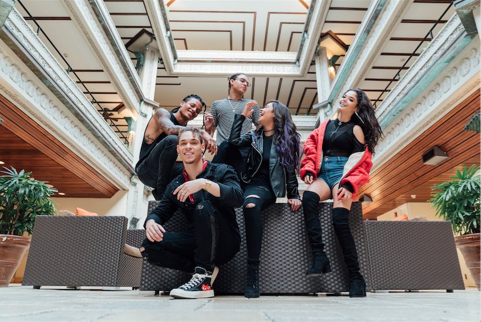 mix5official's tweet photo. Ponte #CRAZY  🤖👂🏽🎧👉🏽https://t.co/6Wd1V10nw2 https://t.co/XKSBylIG3t