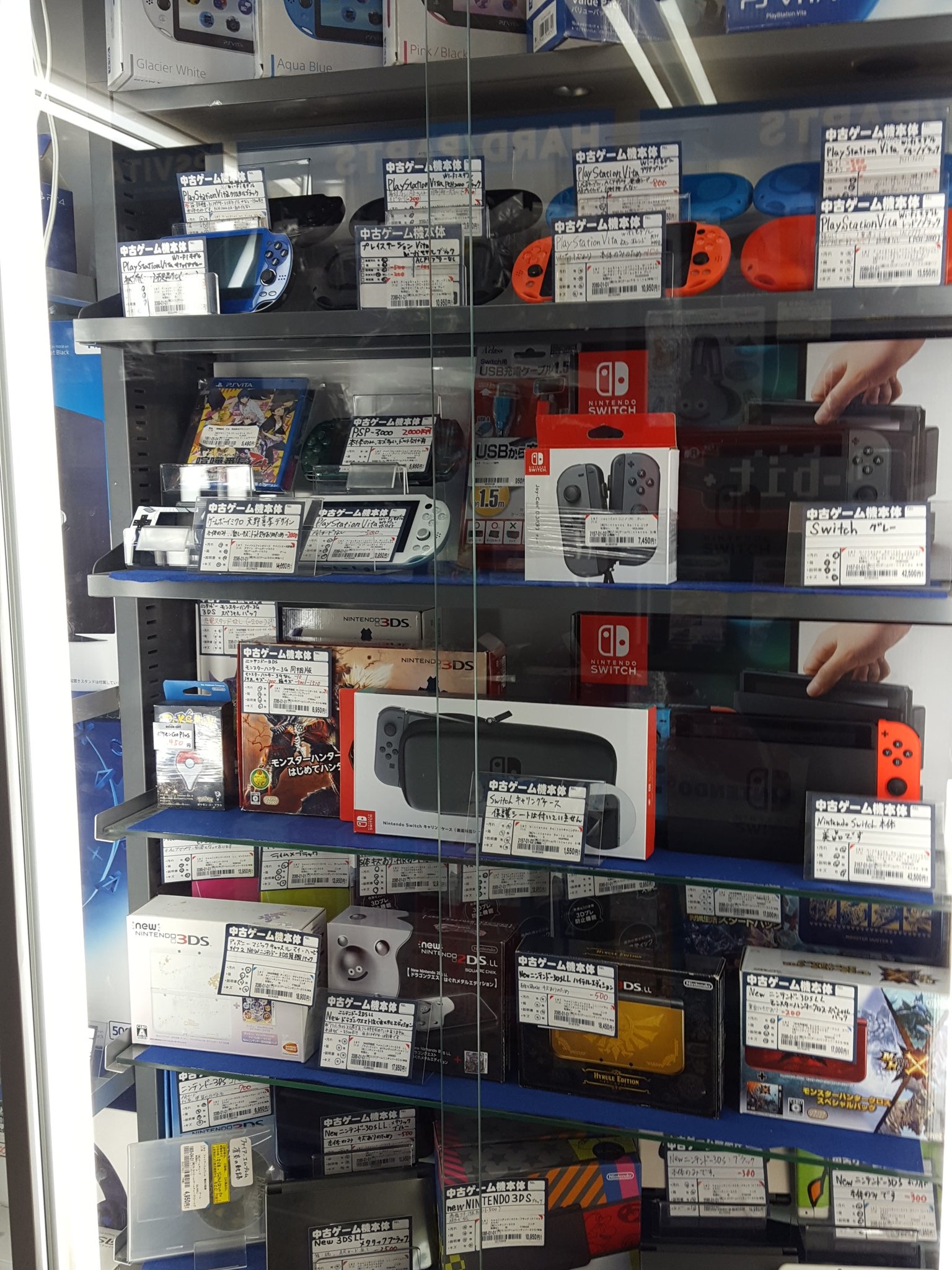 ブックオフ小倉旦過店 على تويتر おはやうーございます ブックオフ小倉旦過店でーす Switch本体入荷しております ﾟ ﾉ ﾟ ソフトも続々入荷なう Nintendo Switch ブックオフ 旦過