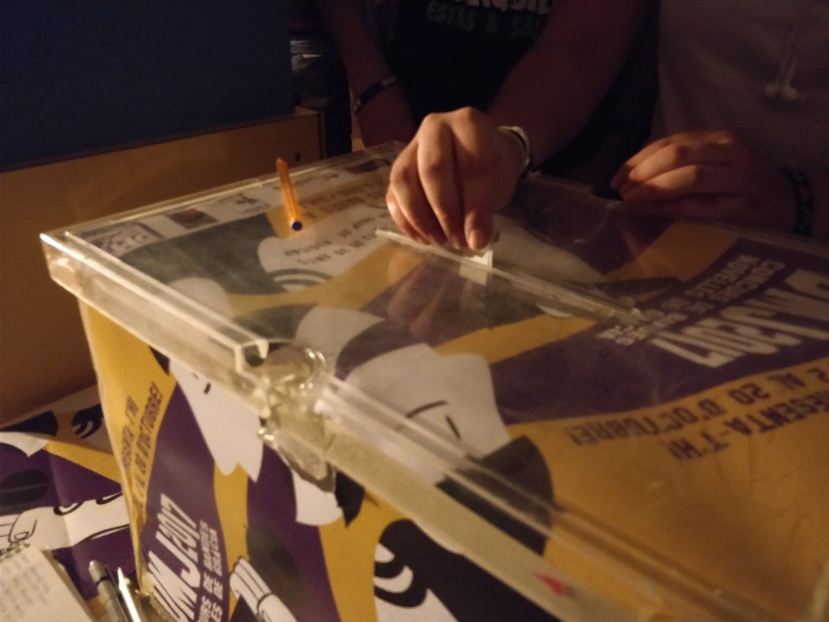 EjLaFontana's tweet photo. Cubiks s'estrenen, Skatologikos es consoliden i descobrim Despit i ens enamoren. Gràcies a tots tres per participar al #DMJ2017! El públic decanta la balança i ja tenim el 1r finalista... Skatologikos! 🎉🎉 Demà més a La Sedeta! https://t.co/s3POnM9ml5