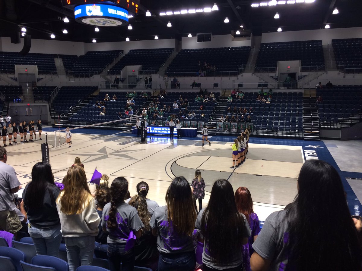 LLMSLadyLynx's tweet photo. Lady Lynx on their feet for the WHS LadyKats at Delmar Fieldhouse!  @LLMSLadyLynx https://t.co/aLy1VON3OT